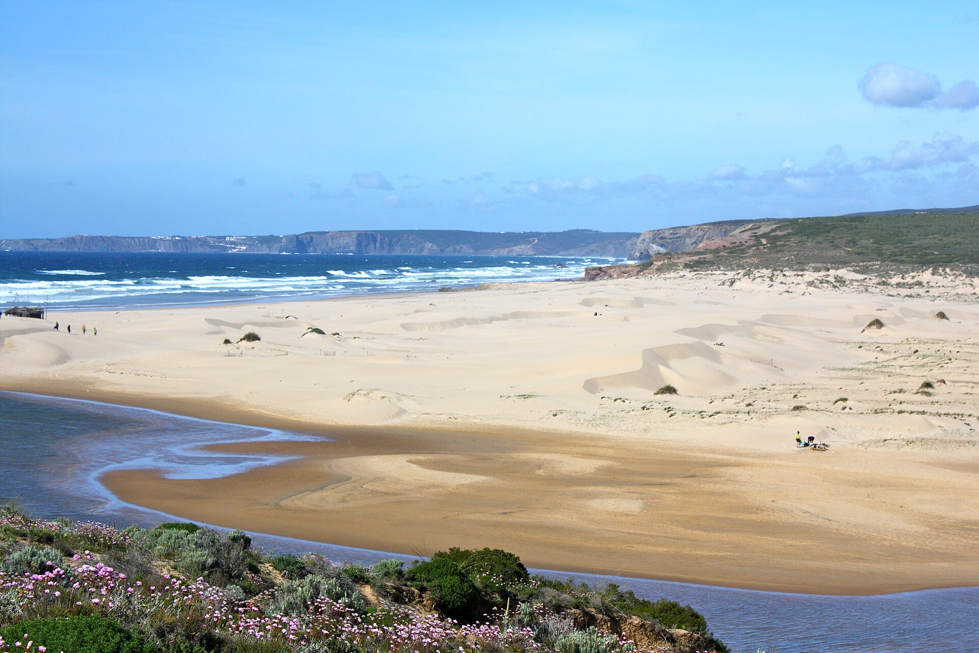 Areal e dunas da Praia da Bordeira, em Carrapateira
