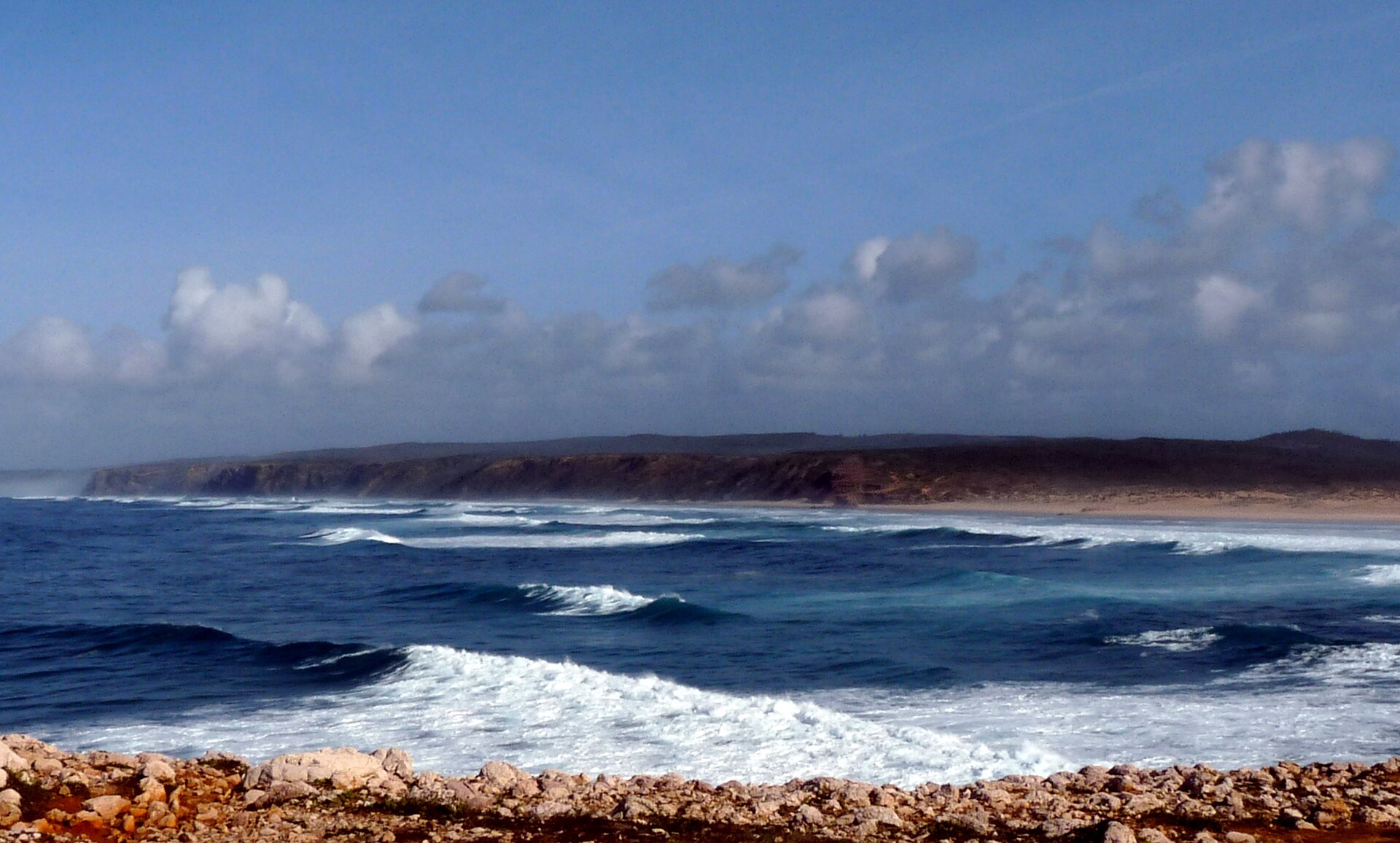 Vista da Praia da Bordeira, no Algarve