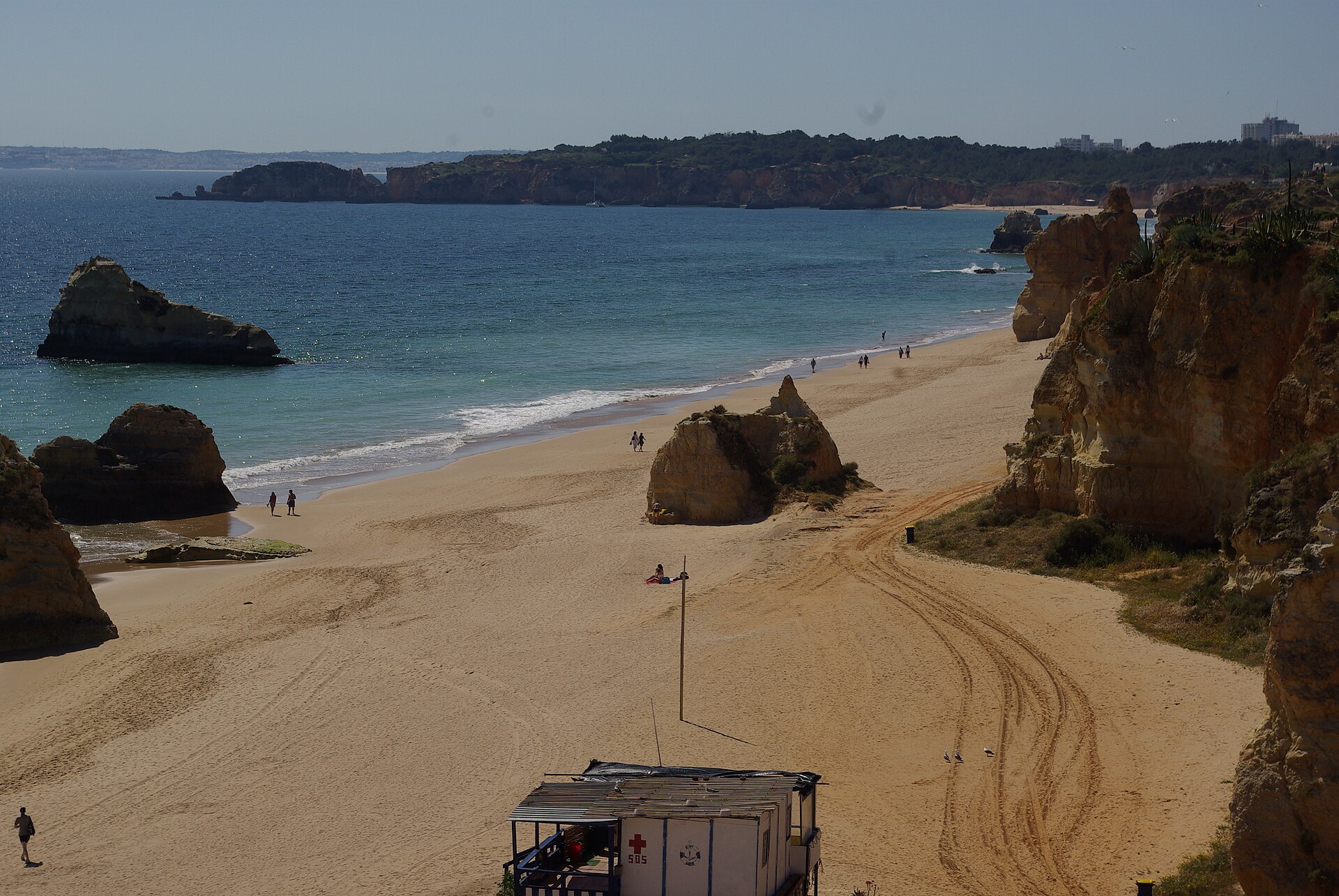 Rochas e areal da Praia da Rocha
